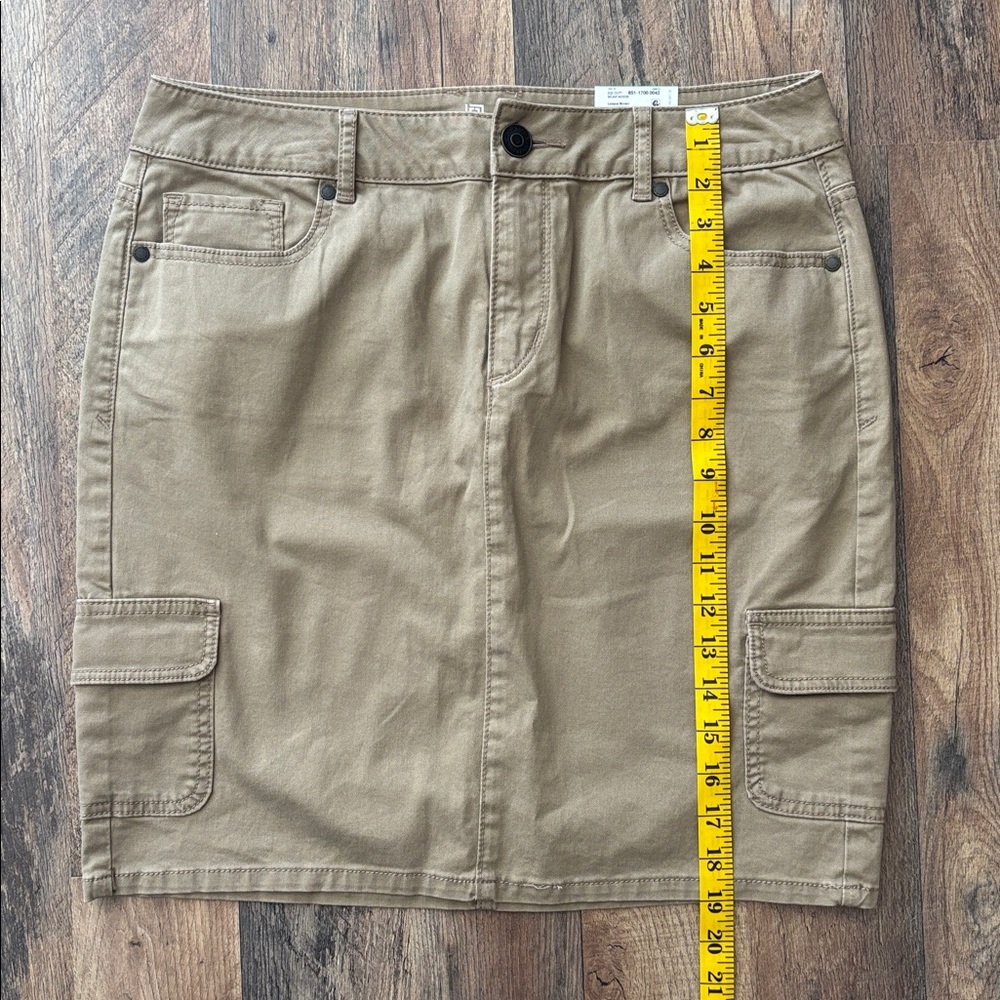 Liz Claiborne Tan Khaki Cargo Mini Skirt New with tags size 8 - Picture 4 of 7